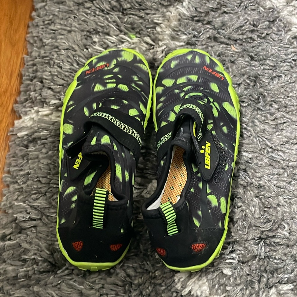 UBFEN Water Shoes for Kids- Size Euro 34 / 3 Big Kid.